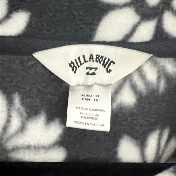 Billabong Black and White Floral Fleece Pullover for Spring and Summer - Picture 2 of 4
